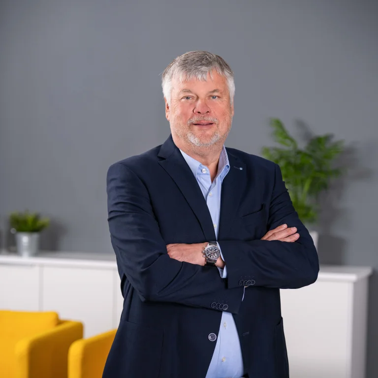 Vorstands-Mitglied Peter Stammer lächelt freundlich in die Kamera.